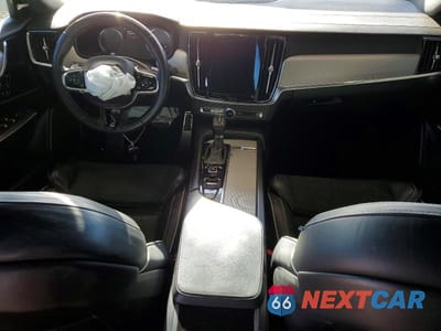Zdjęcie 8 z 11 samochodu: 2020 VOLVO S90 T6 R-D VIN:LVYA22MTXLP175343 - miniatura