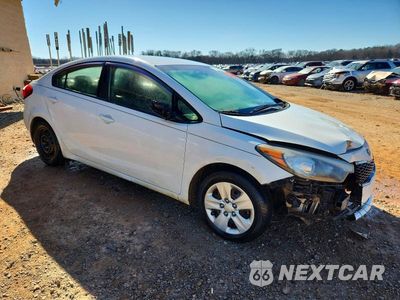 Czwarte zdjęcie samochodu z boku: 2016 KIA FORTE LX VIN:KNAFK4A67G5570702 - miniatura