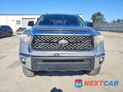 Piąte zdjęcie samochodu w środku: 2019 TOYOTA TUNDRA DOUBLE CAB SR VIN:5TFRY5F17KX247734 - miniatura