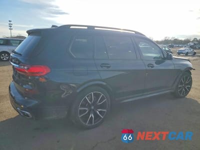 Trzecie zdjęcie samochodu z tyłu: 2021 BMW X7 XDRIVE40I VIN:5UXCW2C07M9F68042 - miniatura