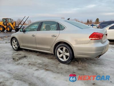 Drugie zdjęcie samochodu z przodu: 2013 VOLKSWAGEN PASSAT SE VIN:1VWBP7A30DC124244 - miniatura
