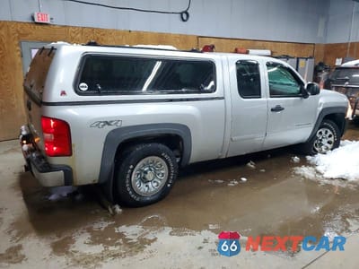 Trzecie zdjęcie samochodu z tyłu: 2010 CHEVROLET SILVERADO K1500 VIN:1GCSKPE32AZ216184 - miniatura