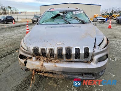 Piąte zdjęcie samochodu w środku: 2017 JEEP CHEROKEE LATITUDE VIN:1C4PJLCS9HW603497 - miniatura