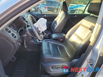 Zdjęcie 7 z 12 samochodu: 2011 VOLKSWAGEN TIGUAN S VIN:WVGBV7AX7BW561354 - miniatura
