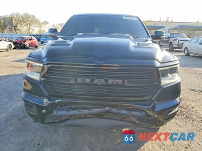 Piąte zdjęcie samochodu w środku: 2023 RAM 1500 LARAMIE VIN:1C6SRFJM0PN556185 - miniatura
