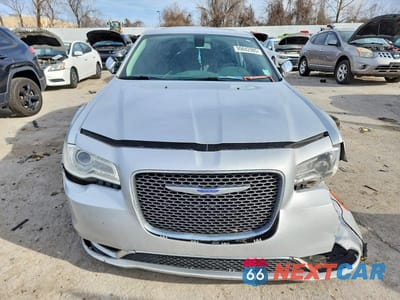 Piąte zdjęcie samochodu w środku: 2020 CHRYSLER 300 LIMITED VIN:2C3CCAKG8LH116961 - miniatura