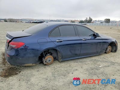 Trzecie zdjęcie samochodu z tyłu: 2021 MERCEDES-BENZ E 350 VIN:W1KZF8DB9MA916388 - miniatura