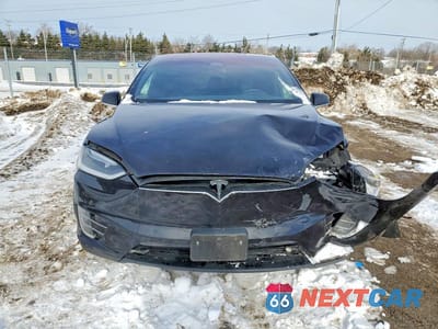 Piąte zdjęcie samochodu w środku: 2017 TESLA MODEL X VIN:5YJXCAE29HF040564 - miniatura