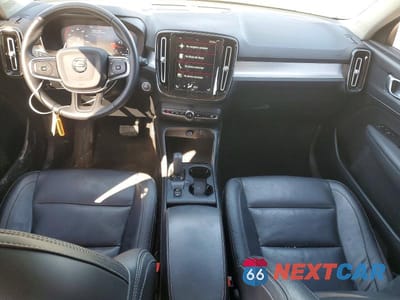 Zdjęcie 8 z 12 samochodu: 2021 VOLVO XC40 T5 MOMENTUM VIN:YV4162UK8M2600508 - miniatura