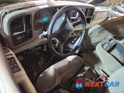 Zdjęcie 8 z 12 samochodu: 2002 CHEVROLET TAHOE C1500 VIN:1GNEC13V32R118219 - miniatura