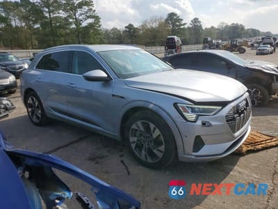 Czwarte zdjęcie samochodu z boku: 2022 AUDI E-TRON PREMIUM PLUS VIN:WA1LAAGEXNB040609 - miniatura