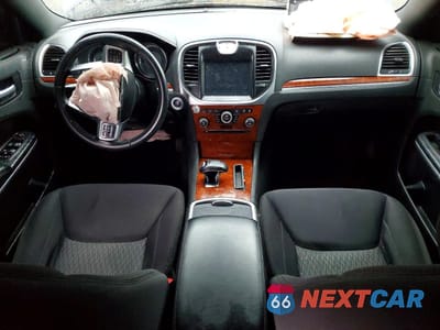 Zdjęcie 8 z 12 samochodu: 2012 CHRYSLER 300 VIN:2C3CCAAGXCH313048 - miniatura