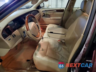 Zdjęcie 7 z 12 samochodu: 2008 LINCOLN TOWN CAR SIGNATURE LIMITED VIN:2LNHM82VX8X656083 - miniatura