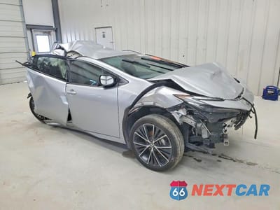 Czwarte zdjęcie samochodu z boku: 2024 TOYOTA PRIUS XLE VIN:JTDACAAU6R3031946 - miniatura