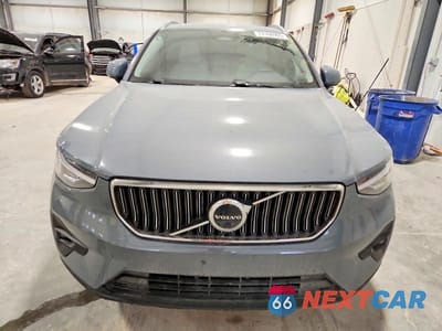 Piąte zdjęcie samochodu w środku: 2023 VOLVO XC40 ULTIMATE VIN:YV4L12UA2P2071527 - miniatura