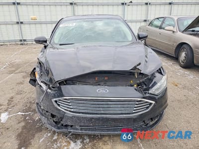 Piąte zdjęcie samochodu w środku: 2017 FORD FUSION S VIN:3FA6P0G74HR227489 - miniatura
