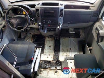 Zdjęcie 8 z 13 samochodu: 2012 MERCEDES-BENZ SPRINTER 2500 VIN:WD3PE8CB3C5707736 - miniatura