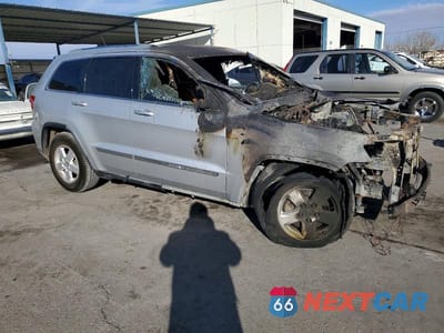 Czwarte zdjęcie samochodu z boku: 2011 JEEP GRAND CHEROKEE LAREDO VIN:1J4RR4GGXBC579243 - miniatura