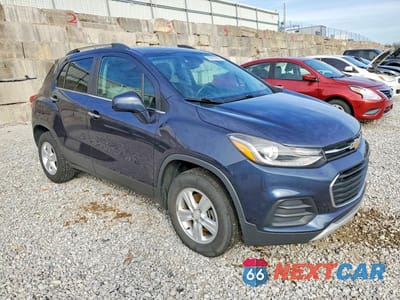 Czwarte zdjęcie samochodu z boku: 2018 CHEVROLET TRAX 1LT VIN:3GNCJPSB2JL155047 - miniatura