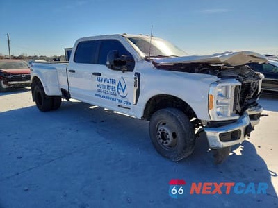 Czwarte zdjęcie samochodu z boku: 2023 FORD F350 SUPER DUTY VIN:1FT8W3DT8PED49217 - miniatura