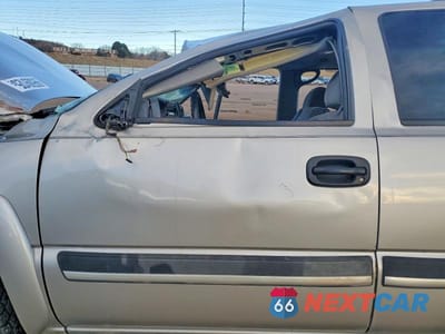 Zdjęcie 7 z 11 samochodu: 2004 CHEVROLET SUBURBAN K1500 VIN:3GNFK16Z94G263239 - miniatura