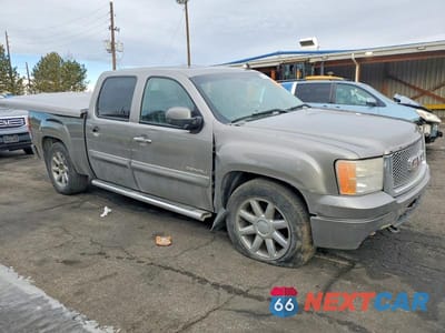 Czwarte zdjęcie samochodu z boku: 2009 GMC SIERRA K1500 DENALI VIN:3GTEK03229G199235 - miniatura
