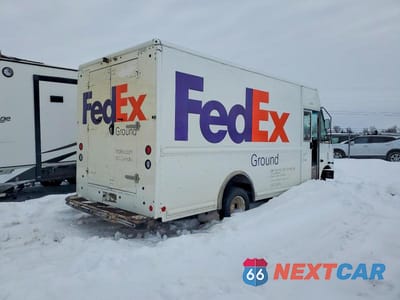 Trzecie zdjęcie samochodu z tyłu: 2019 FORD E450 DELIVERY TRUCK VIN:1FC3E4K66KDC43587 - miniatura
