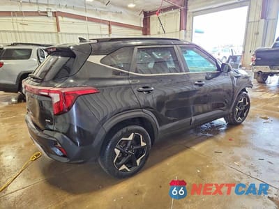 Trzecie zdjęcie samochodu z tyłu: 2024 KIA SELTOS EX VIN:KNDERCAA7R7631837 - miniatura