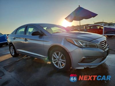 Czwarte zdjęcie samochodu z boku: 2015 HYUNDAI SONATA SE VIN:5NPE24AF3FH072834 - miniatura