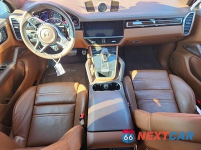 Zdjęcie 8 z 11 samochodu: 2023 PORSCHE CAYENNE GTS VIN:WP1AG2AY3PDA18154 - miniatura