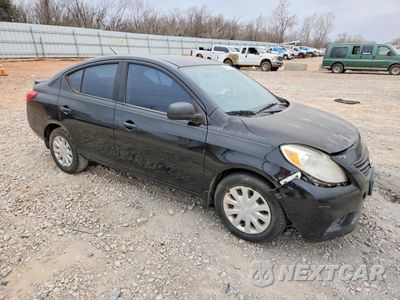 Czwarte zdjęcie samochodu z boku: 2013 NISSAN VERSA S VIN:3N1CN7AP4DL853631 - miniatura