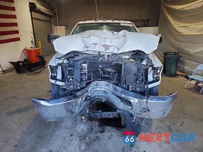 Piąte zdjęcie samochodu w środku: 2017 RAM 2500 ST VIN:3C6UR5CJ9HG786517 - miniatura