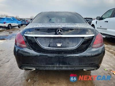 Zdjęcie 6 z 12 samochodu: 2016 MERCEDES-BENZ C 300 4MATIC VIN:55SWF4KB4GU168913 - miniatura
