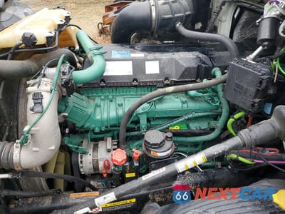 Zdjęcie 7 z 10 samochodu: 2022 VOLVO VNL SEMI TRUCK VIN:4V4NC9EH3NN294833 - miniatura