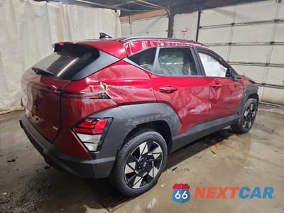 Trzecie zdjęcie samochodu z tyłu: 2025 HYUNDAI KONA SEL VIN:KM8HBCAB8SU300519 - miniatura