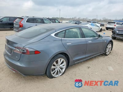 Trzecie zdjęcie samochodu z tyłu: 2013 TESLA MODEL S VIN:5YJSA1CN5DFP30142 - miniatura