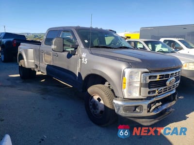 Czwarte zdjęcie samochodu z boku: 2023 FORD F350 SUPER DUTY VIN:1FT8W3DT7PEC40831 - miniatura