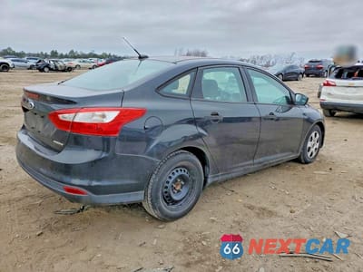 Trzecie zdjęcie samochodu z tyłu: 2013 FORD FOCUS S VIN:1FADP3E20DL282966 - miniatura