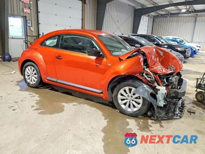 Czwarte zdjęcie samochodu z boku: 2018 VOLKSWAGEN BEETLE S VIN:3VWFD7AT1JM711508 - miniatura