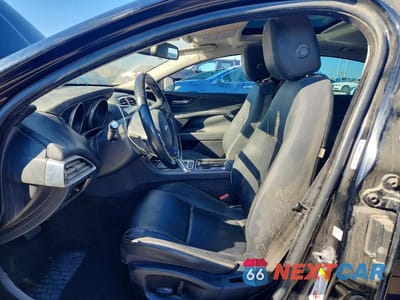 Zdjęcie 7 z 12 samochodu: 2018 JAGUAR XE VIN:SAJAR4FX1JCP30300 - miniatura