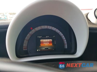 Zdjęcie 9 z 12 samochodu: 2016 SMART FORTWO VIN:WMEFJ5DA4GK082192 - miniatura