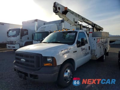 Drugie zdjęcie samochodu z przodu: 2006 FORD F350 BUCKET TRUCK VIN:1FDWF36576EC11376 - miniatura