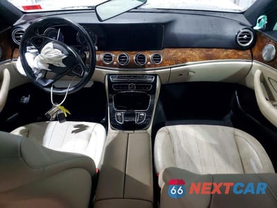 Zdjęcie 8 z 12 samochodu: 2017 MERCEDES-BENZ E 300 4MATIC VIN:WDDZF4KB6HA020924 - miniatura