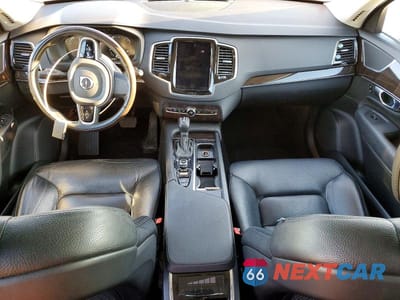 Zdjęcie 8 z 13 samochodu: 2016 VOLVO XC90 T6 VIN:YV4A22PK5G1001518 - miniatura