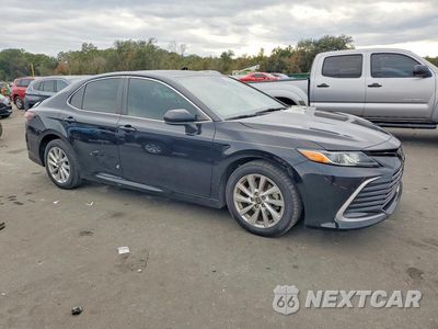 Czwarte zdjęcie samochodu z boku: 2021 TOYOTA CAMRY LE VIN:4T1C11AK6MU581627 - miniatura