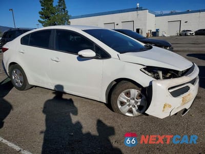 Czwarte zdjęcie samochodu z boku: 2016 KIA FORTE LX VIN:KNAFK4A67G5551342 - miniatura