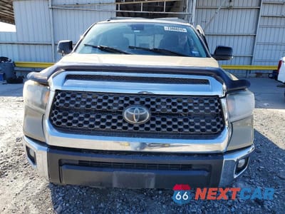 Piąte zdjęcie samochodu w środku: 2019 TOYOTA TUNDRA DOUBLE CAB SR VIN:5TFRM5F18KX138307 - miniatura