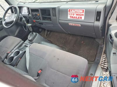 Zdjęcie 8 z 13 samochodu: 2012 ISUZU NPR HD BOX TRUCK VIN:JALC4W160C7002056 - miniatura