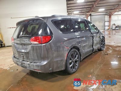 Trzecie zdjęcie samochodu z tyłu: 2018 CHRYSLER PACIFICA TOURING L VIN:2C4RC1BG3JR322315 - miniatura