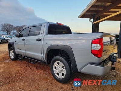 Drugie zdjęcie samochodu z przodu: 2020 TOYOTA TUNDRA SR5 VIN:5TFDY5F18LX946754 - miniatura